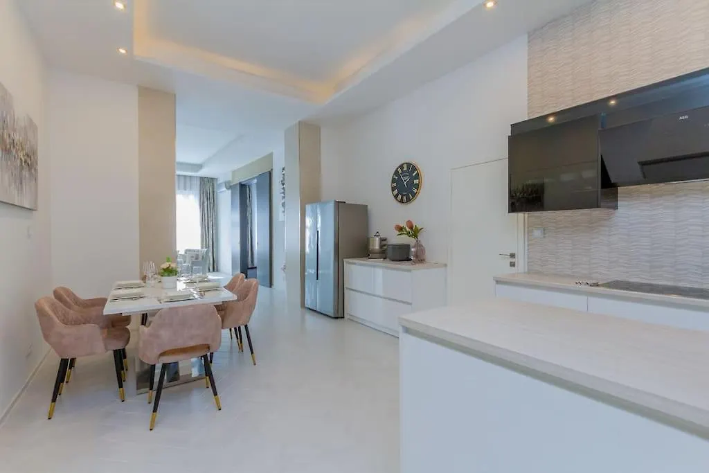 The Opulent Oasis By Newave Apartments Budapest Hungary